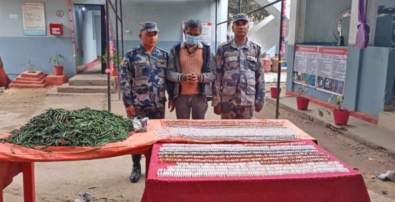 हरियो खुर्सानीको बोराभित्र लुकाएको लागूऔषधसहित एक जना पक्राउ