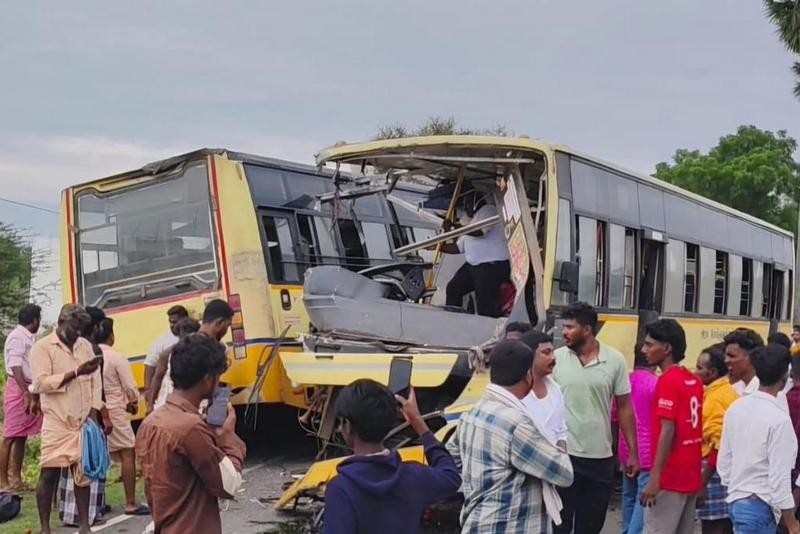 भारतको तमिलनाडुमा दुईवटा बस  एक आपसमा ठोक्किँदा ११ जनाको मृत्यु, ४० जना घाइते