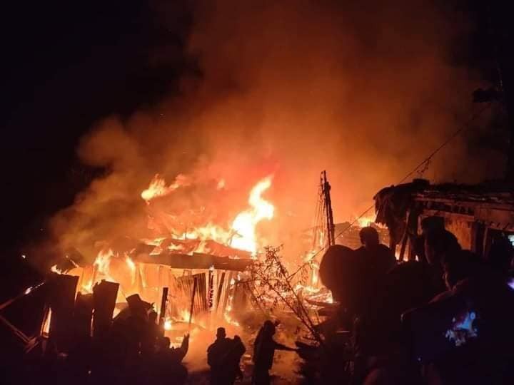 आगलागी परि दुई बालबालिकाको मृत्यु, ८ घर जलेर नष्ट