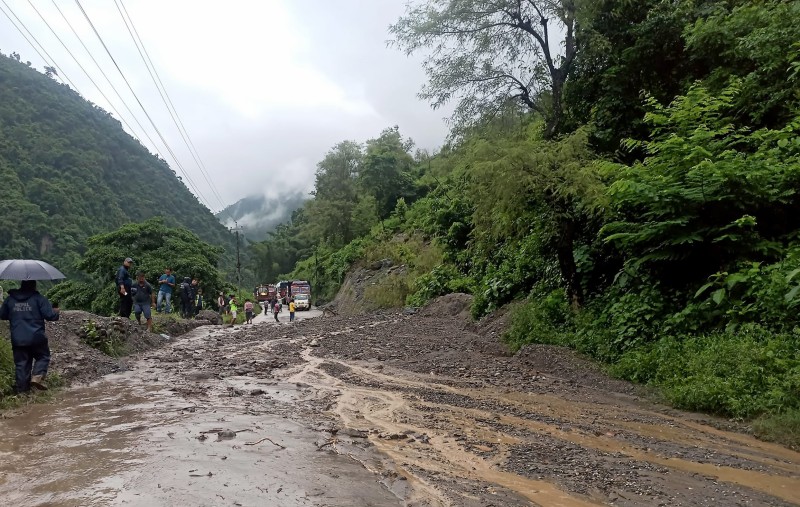 एक महिनादेखि भोटखोलामा यातायात सेवा अवरुद्ध
