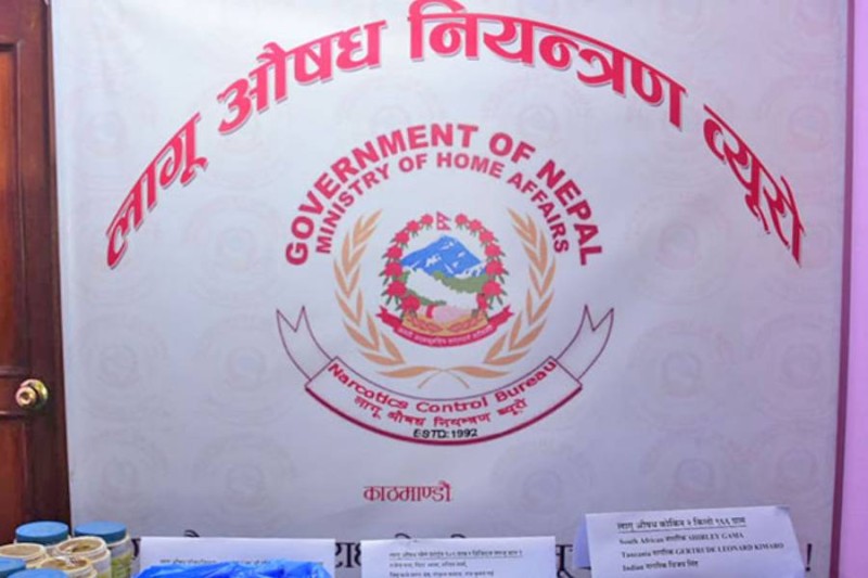 त्रिभुवन अन्तराष्ट्रिय विमानस्थलबाट १६ किलो शंकास्पद वस्तुसहित एक भारतीय नागरिक पक्राउ