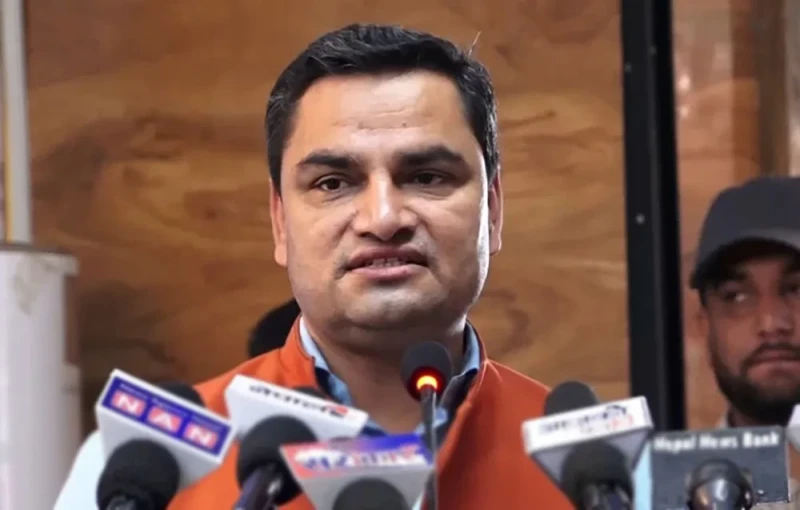 प्रदीप पौडेलको प्रश्न : पेट्रोलियम पदार्थको भाउ बढ्दा नयाँ मूल्य तुरुन्तै लागू हुने, घट्दा किन नहुने ?