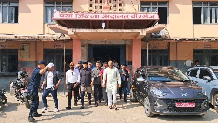 पर्सा जिल्ला अदालतमा कानुनी प्रक्रिया पूरा गरी फर्किए रवि लामिछाने