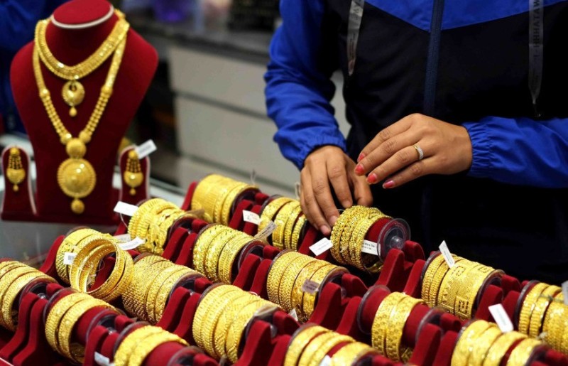 तोलामा दुई हजार २ सयले घट्यो सुनको मूल्य