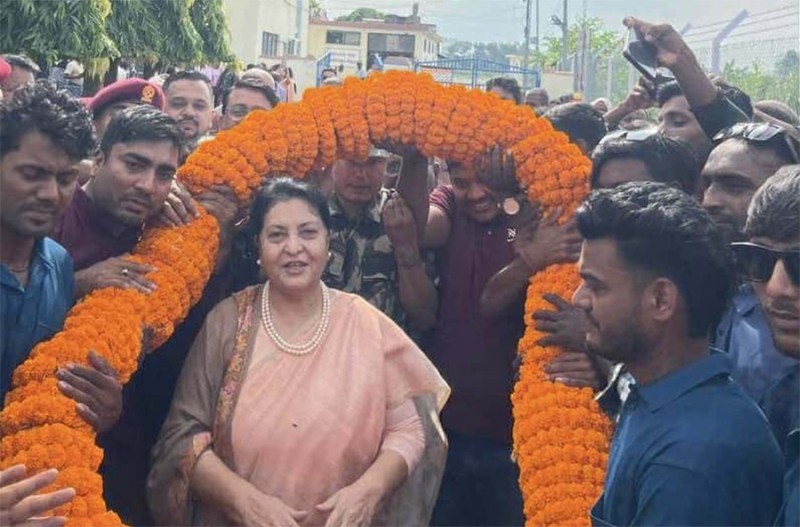 वीरगञ्जमा पूर्व राष्ट्रपति भण्डारीलाई २० किलोको मालासहित भव्य सम्मान, ‘वृहत महिला सम्मेलन’मा प्रमुख अतिथि